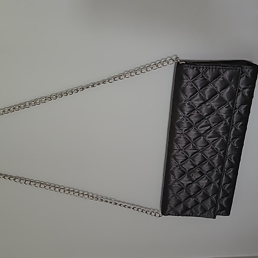 CHI SMART BLACK QUILTED PURSE - Picture 1 of 5